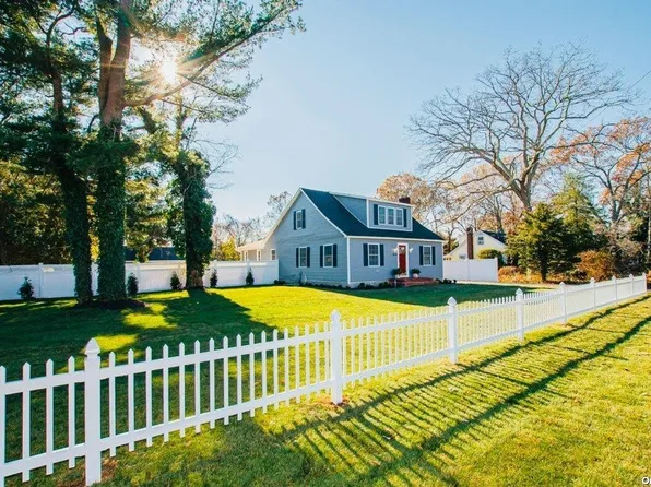 238 Woodlawn Avenue, Saint James, NY 11780