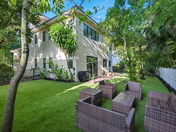 4th image of 11695 NW 2ND Street