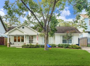 1710 Woodcrest Dr, Houston, TX 77018