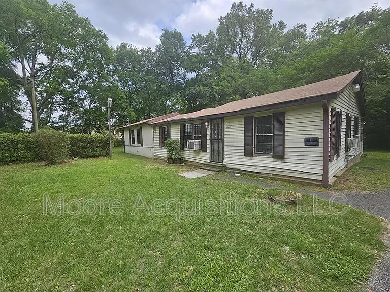 1506 El Paso St — Photo 1