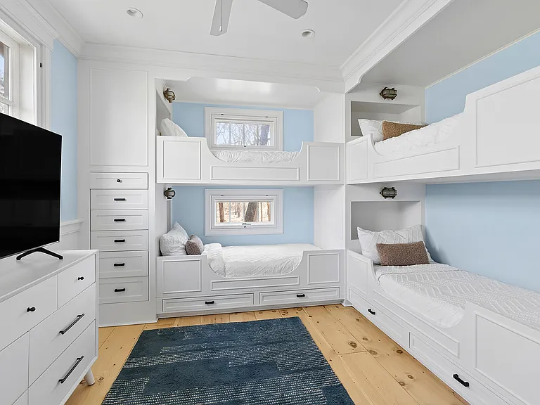 517 E Lake Dr — Photo 8