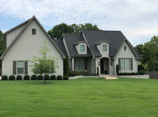 2035 Riverfront Ln, Fayetteville, AR 72703