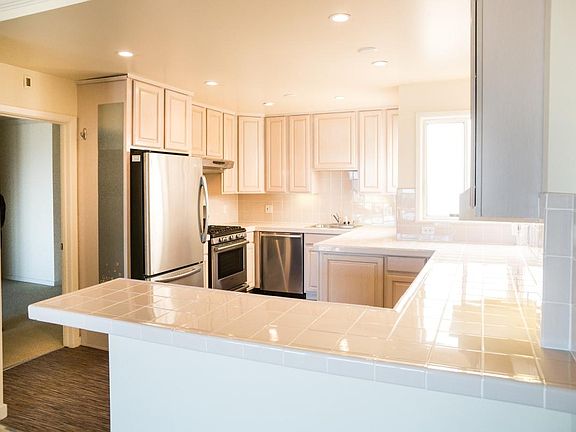 Kitchen Breakfast Bar
