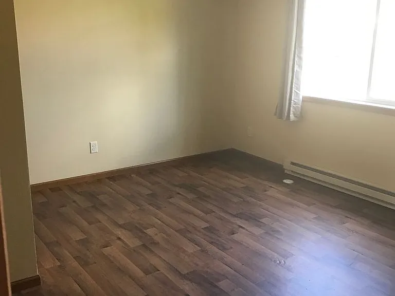 5557-5559 Cyndi Ct — Photo 37