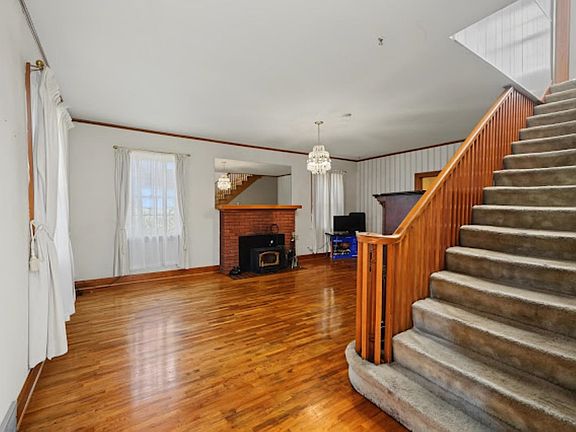 3rd image of 916 S 9th St