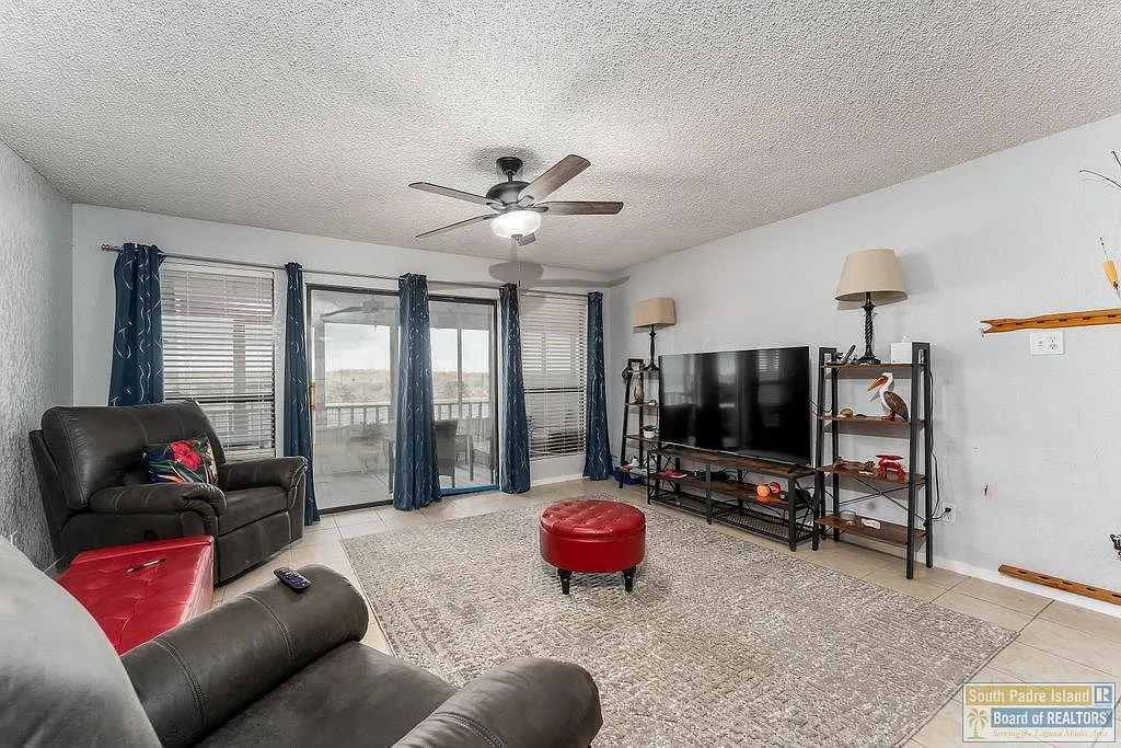 Riverside Condos — Photo 4