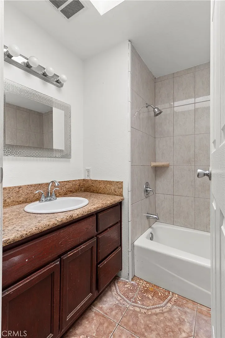 3 bed, 1176 sqft, $2,500 — Photo 4