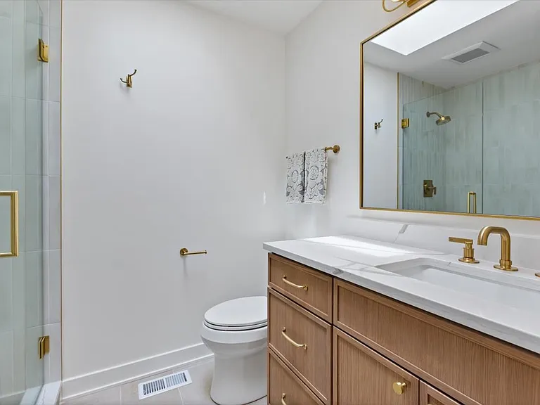 1640 N Bissell St — Photo 15