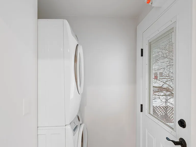 29 Addison St #1R — Photo 9