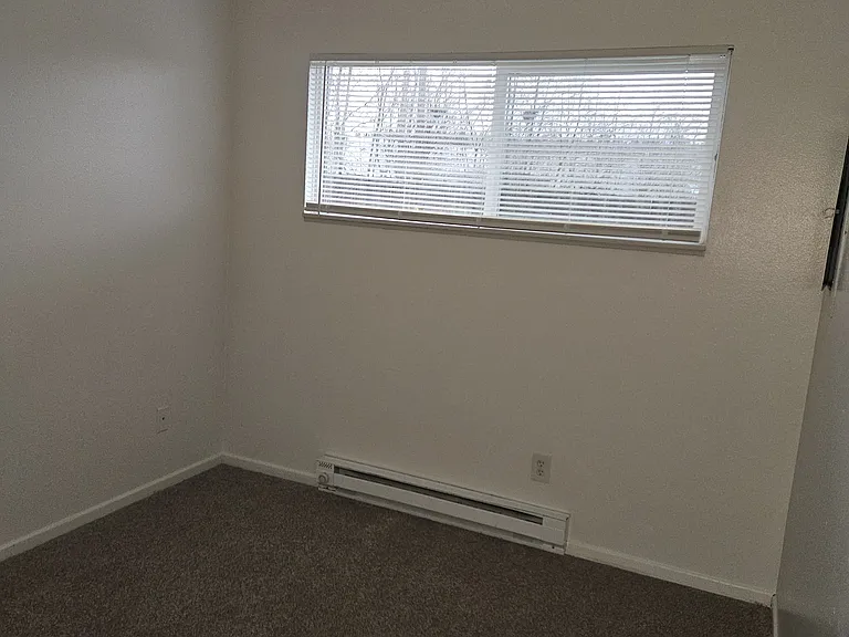 Country Lane Apartments — Photo 32