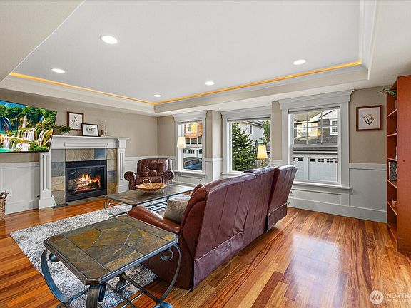3rd image of 825 Kirkland Way