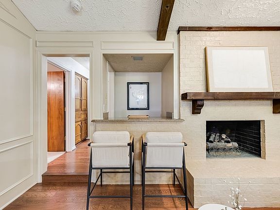 4th image of 2000 Lake Shore Ln