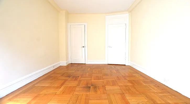 Rented by Manhattan Realty Group | media 11