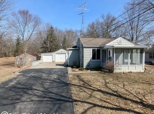 1879 Kreft St NE, Grand Rapids, MI 49525