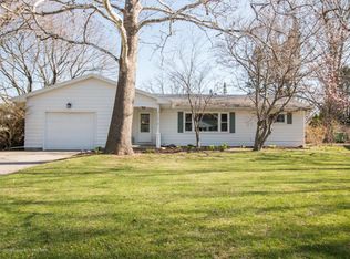4062 S Pine Dell Dr, Lansing, MI 48911