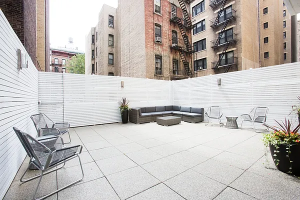 Rented by Stonehenge NYC LLC | media 109