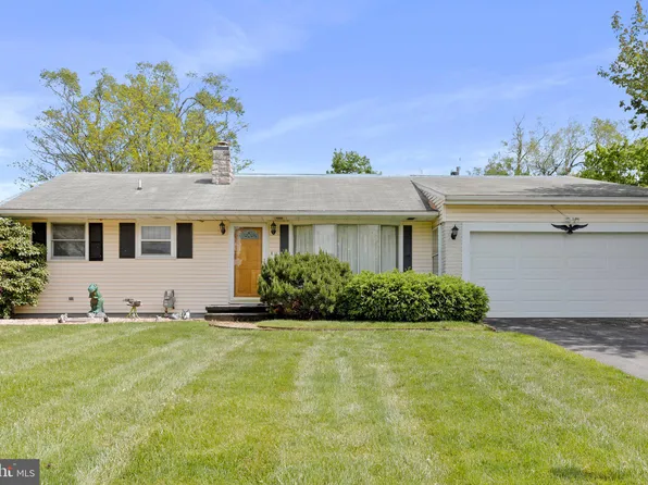 11 Lincoln Dr, Fayetteville, PA 17222