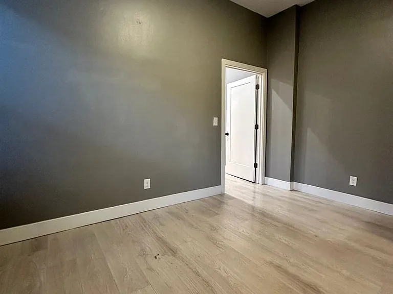1131 Warren St & 1524 Willow - 1534 Willow #D — Photo 8