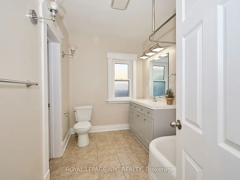 4592 6th Ave — Photo 16