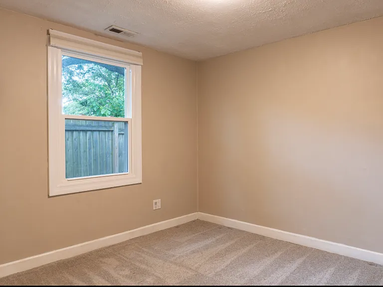 19117 Jacquie Ave — Photo 16