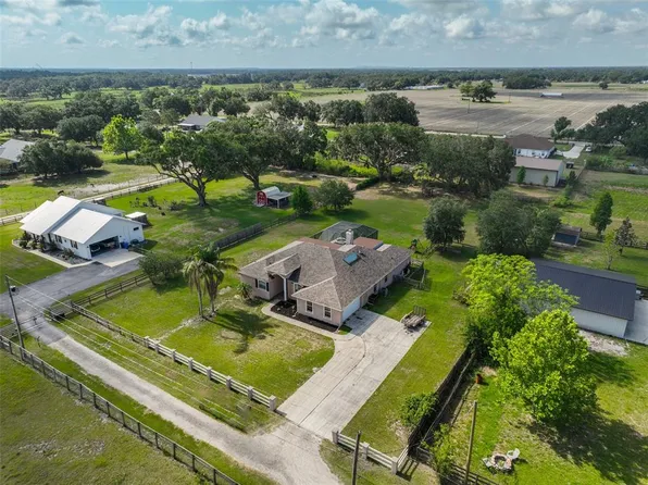 611 Robinson Oaks Ln, Plant City, FL 33567