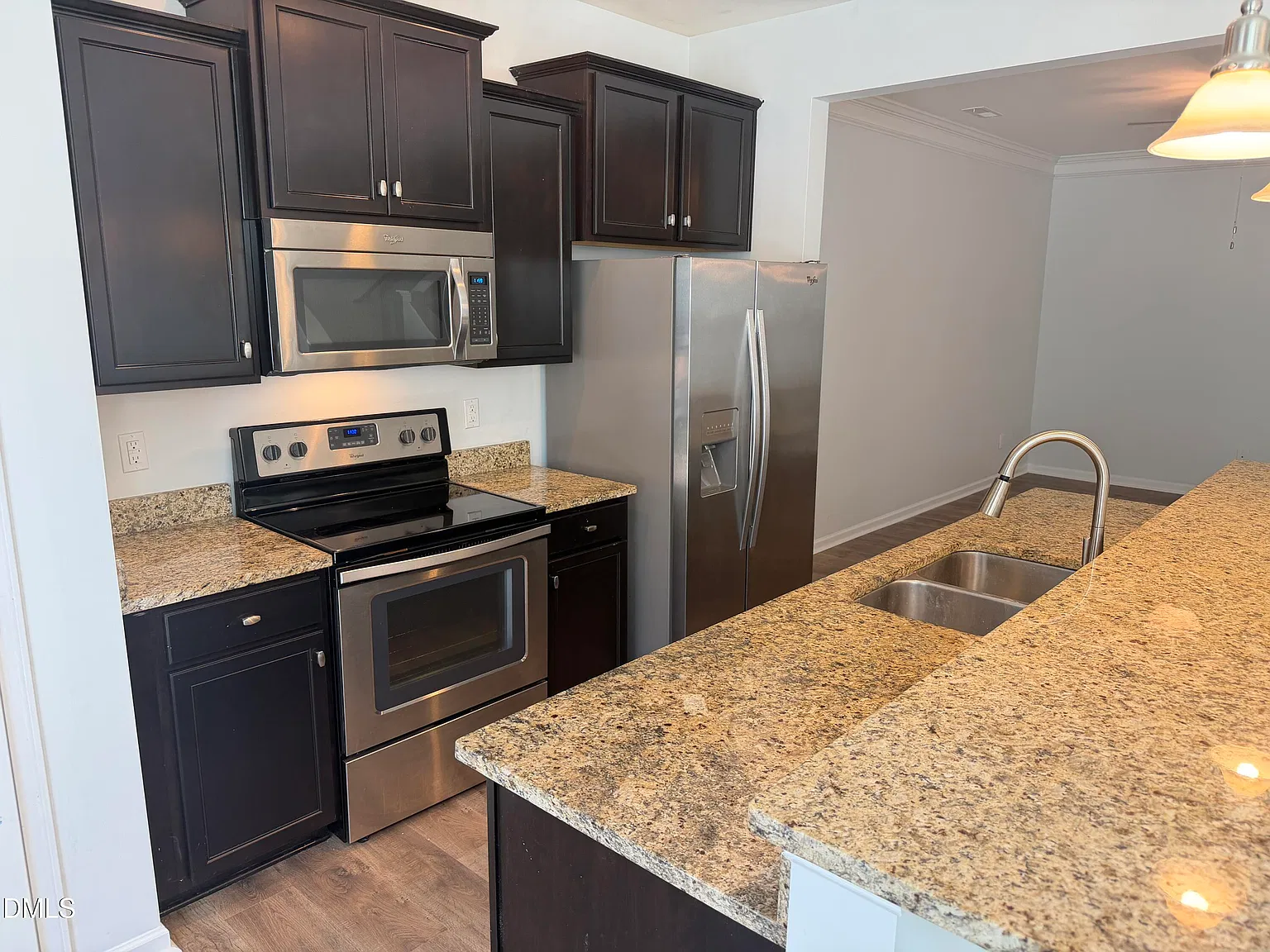 3 bed, 2.5 bath, 1600 sqft, $1,775 — Photo 3