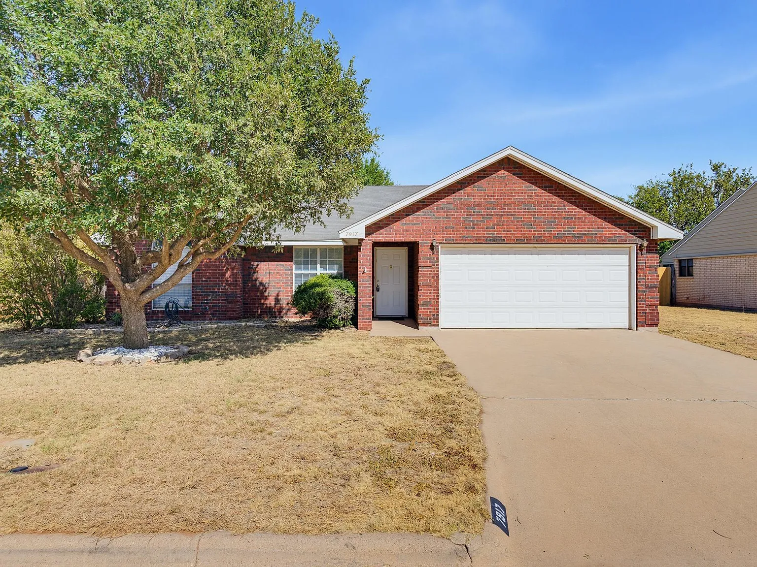 3 bed, 1169 sqft, $2,400 — Photo 2