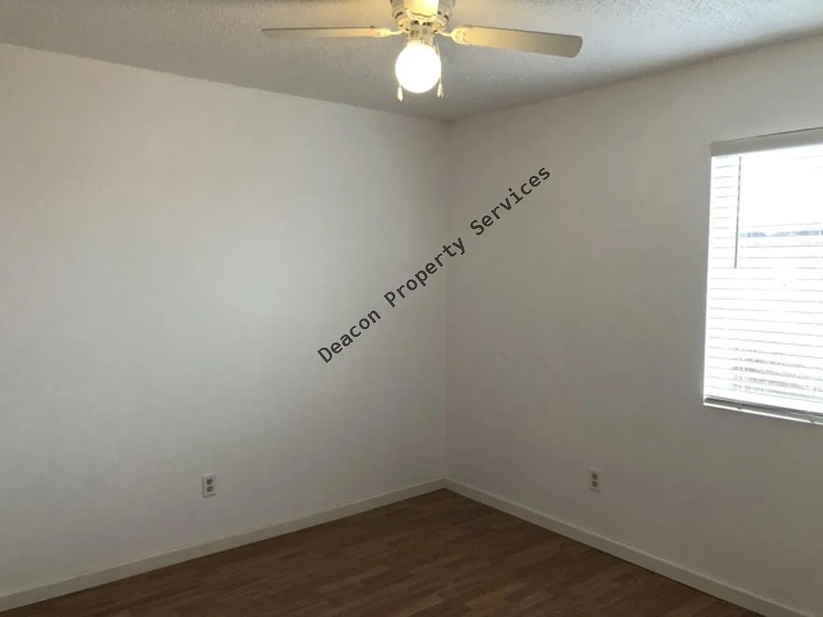 Updated, End Unit 2 Bedroom Apt in Rio Rancho w/ Private Yard — Photo 3