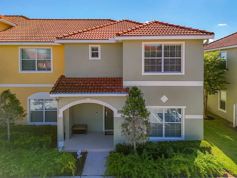 Beach Palm Ave — Photo 46