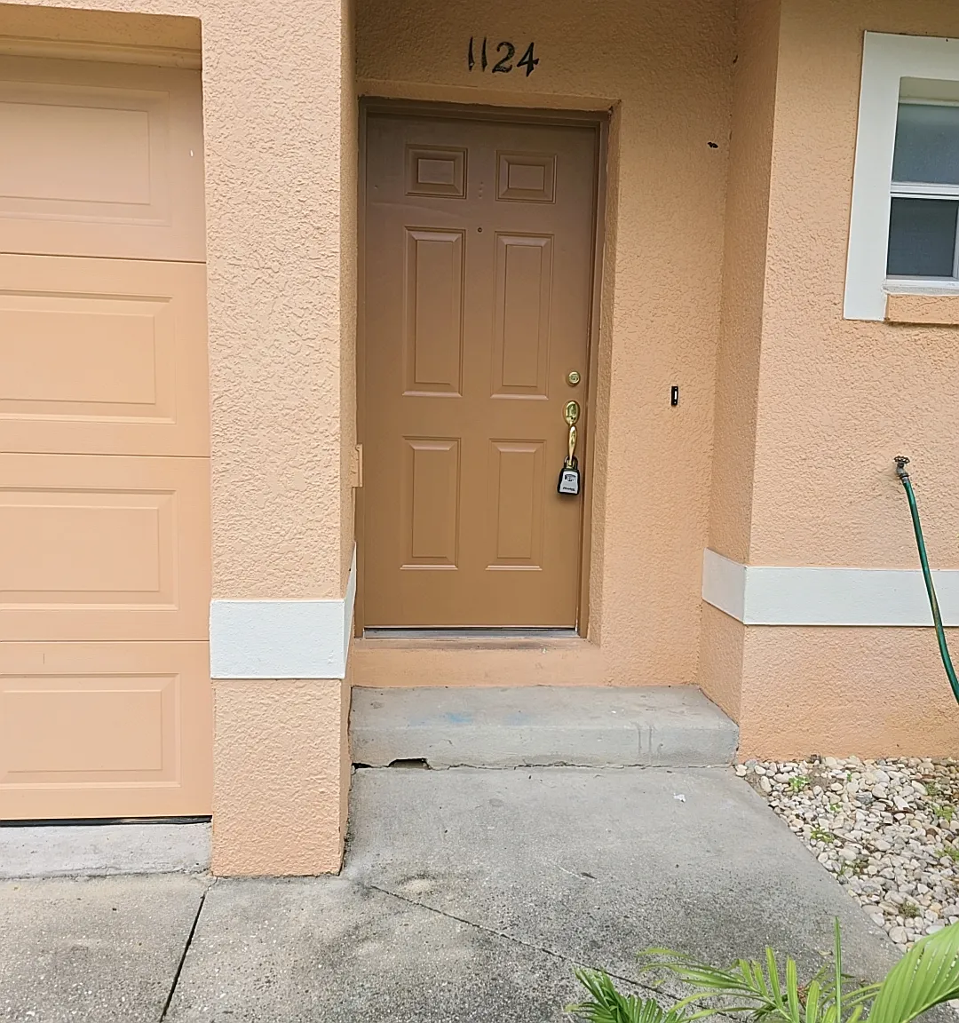 3 bed, 2.5 bath, 1517 sqft, $2,200 — Photo 2