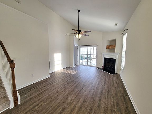 3rd image of 1081 Woodglen Ln