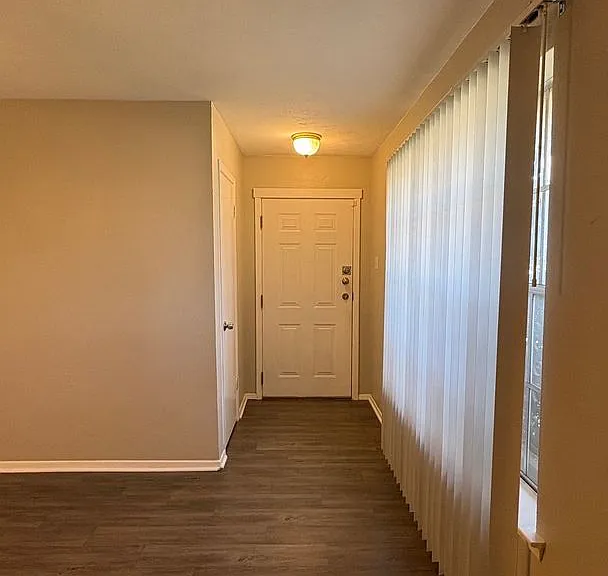 2410 Woodoak Ct — Photo 4