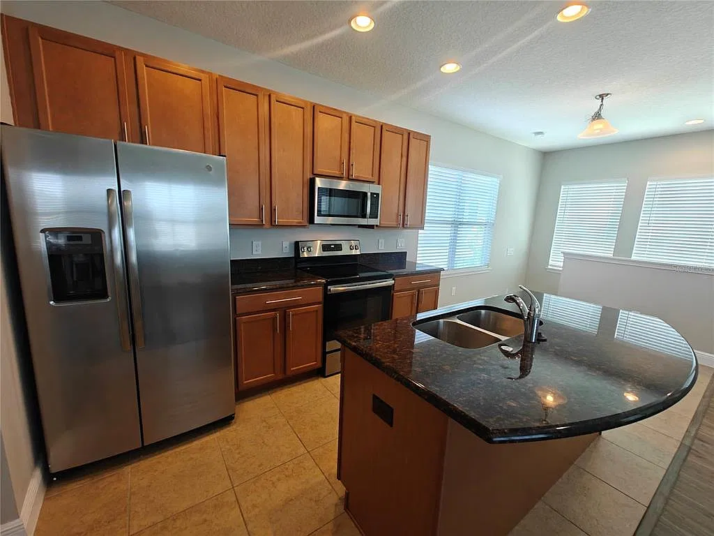 1 bed, 1.0 bath, 747 sqft, $1,749 — Photo 3
