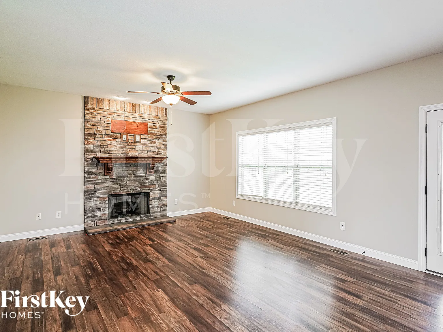 3 bed, 2.5 bath, 2512 sqft, $2,435 — Photo 2