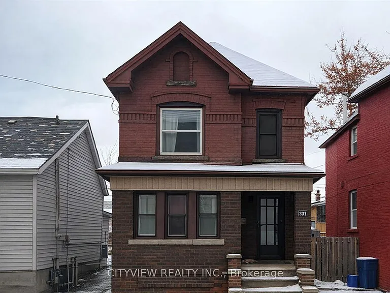 281 Wentworth St N — Photo 2