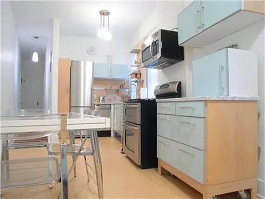Sold by R New York | media 3