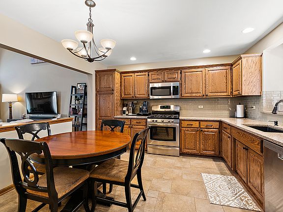 4th image of 19331 Cormoy Ln