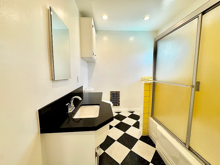 1266 N Laurel Ave #11 — Photo 16
