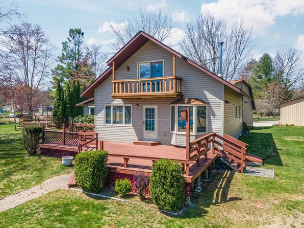 612 W River Ct, Gladwin, MI 48624