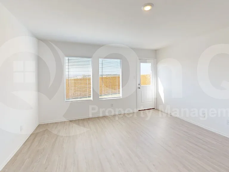 9757 Platteview Rd — Photo 5