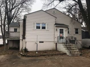 22757 Great River Rd, Le Claire, IA 52753