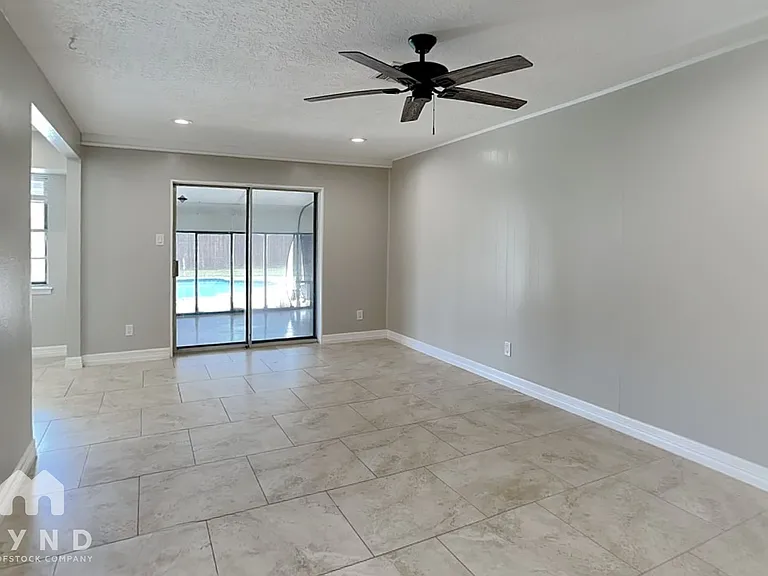 10503 Kirkdale Dr — Photo 2