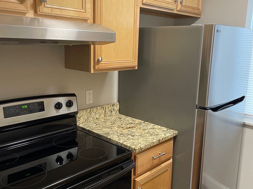 1st image of 1213 Northmoreland Blvd #10
