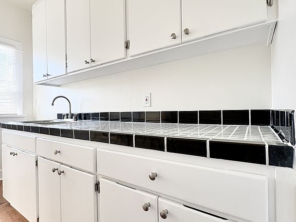 5th image of 959 E Broadway APT 9