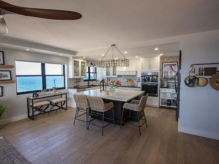 Dining/Kitchen
