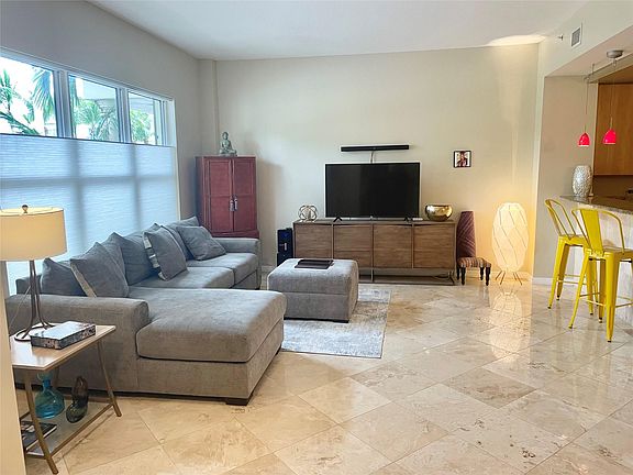3rd image of 2601 NE 14th Avenue #104