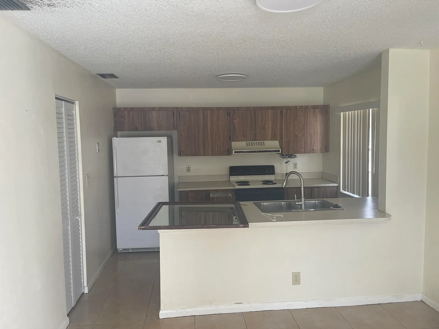 2 bed, 1.0 bath, 1161 sqft, $2,200 — Photo 4