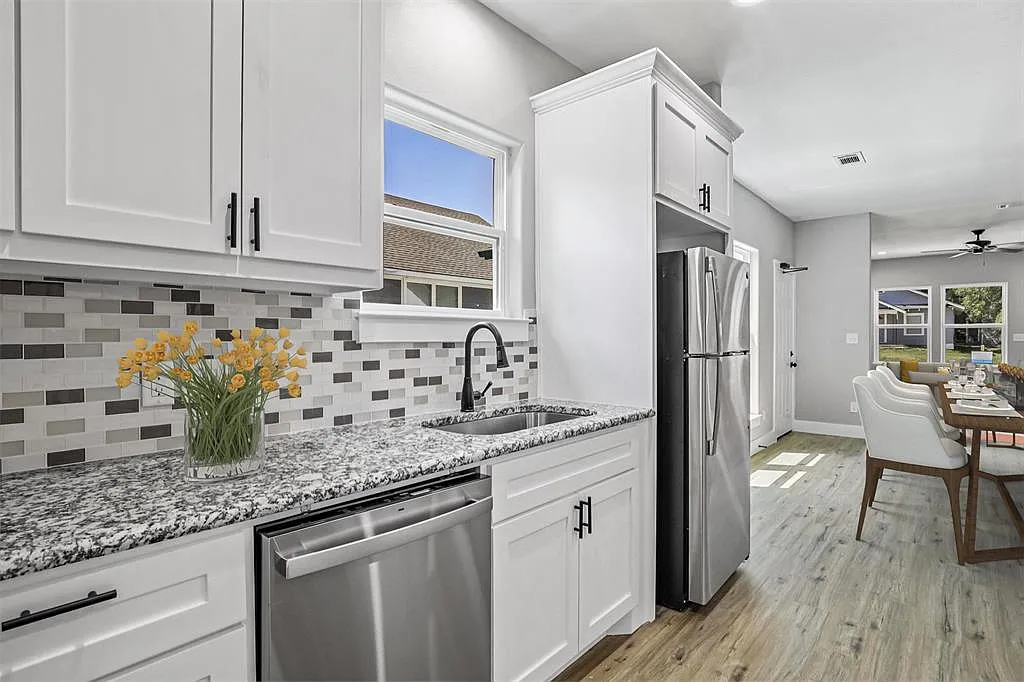 512 East Heron Street - 1 — Photo 3