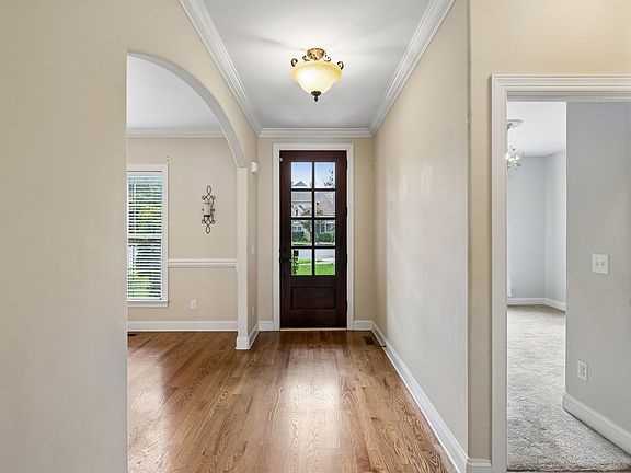 5th image of 208 Chapel Ct S