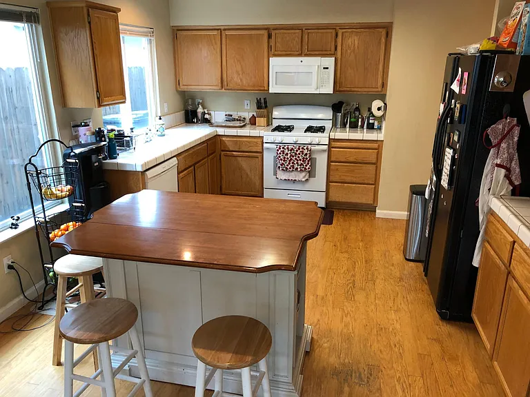 1306 Estaban Ct — Photo 6